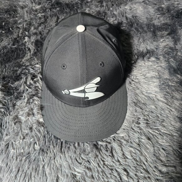 New Era Chicago White Sox Authentic 59FIFTY Fitted Hat 7 3/8 Black lightly used - Picture 2 of 7